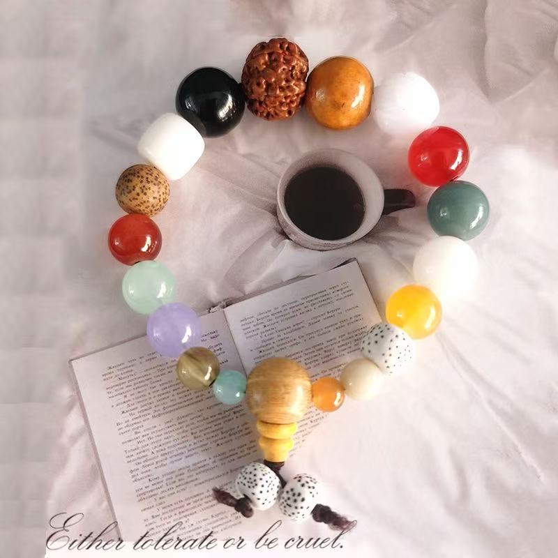 Eighteen seeds bracelet