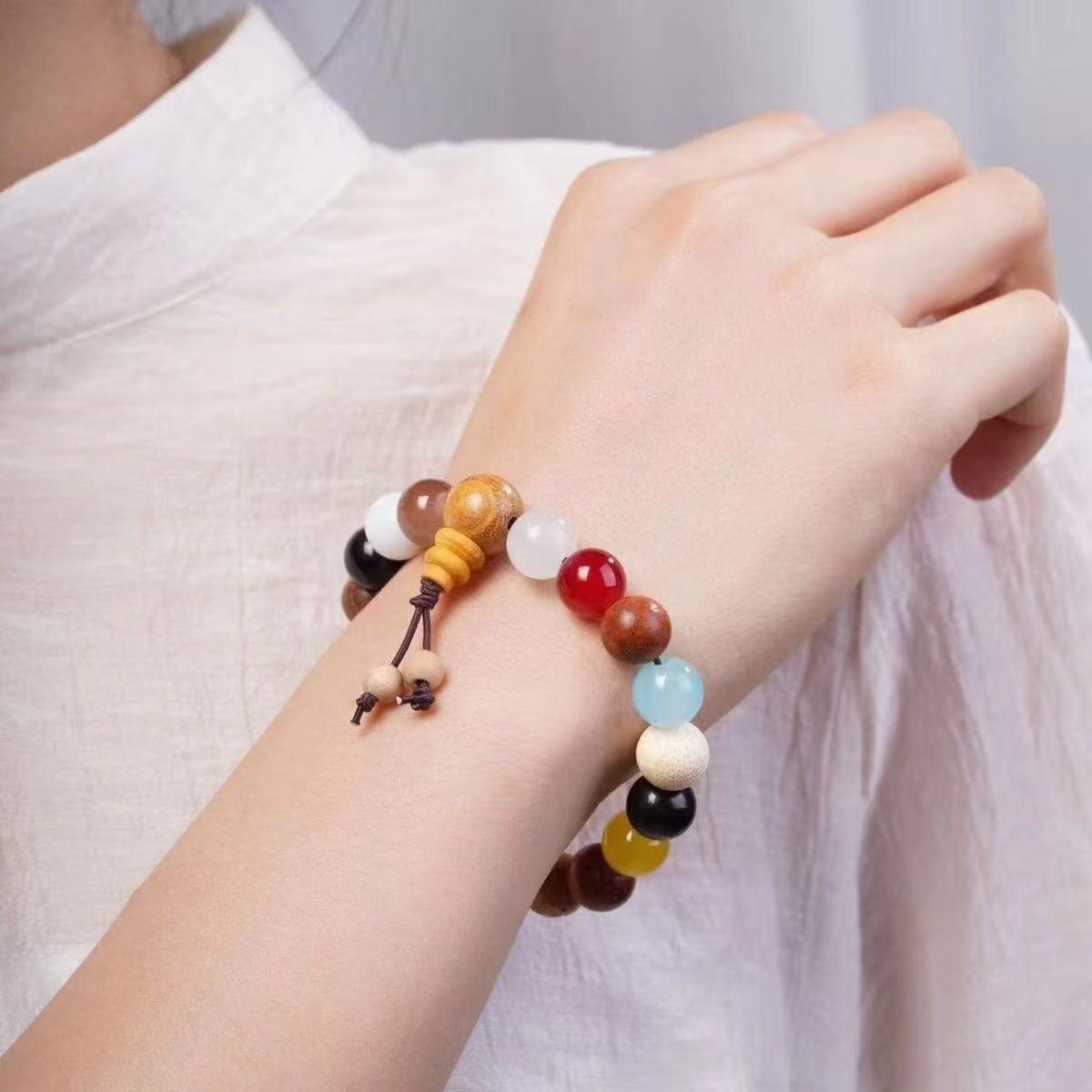 Eighteen seeds bracelet