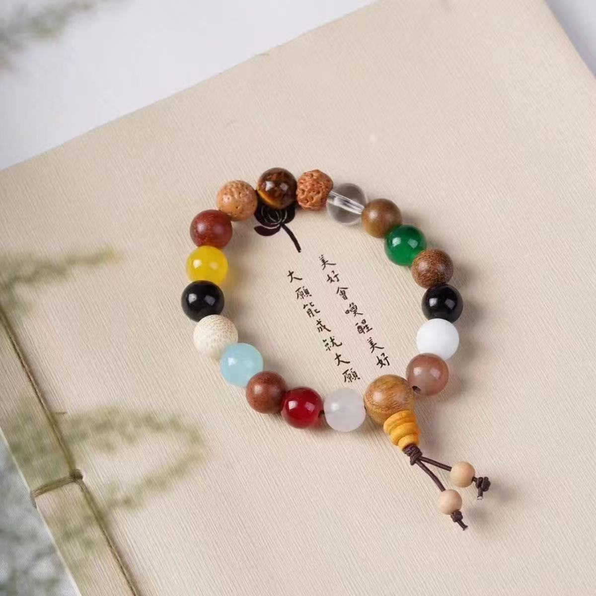 Eighteen seeds bracelet